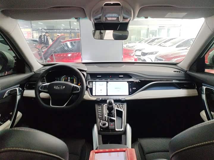 Фото 9 - Geely Atlas