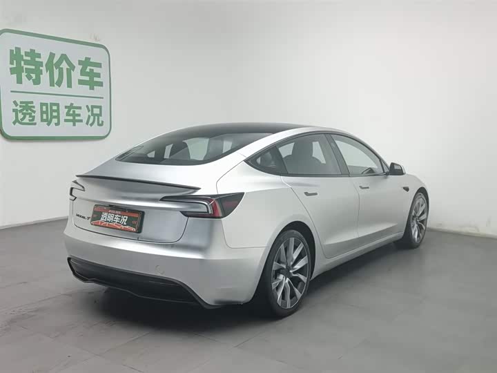 Фото 2 - Tesla Model 3