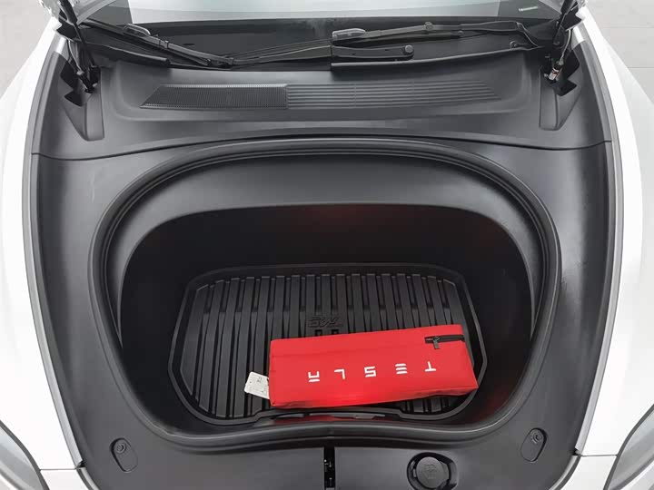 Фото 6 - Tesla Model 3