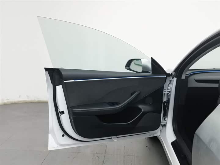 Фото 8 - Tesla Model 3