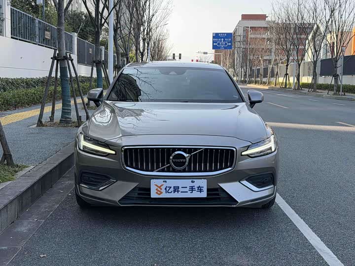 Фото 2 - Volvo S60
