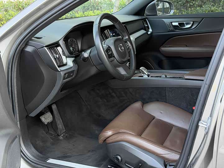 Фото 6 - Volvo S60