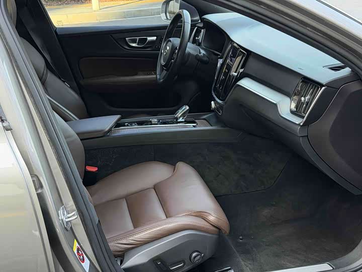 Фото 8 - Volvo S60