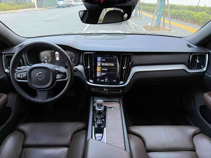 Фото 9 - Volvo S60