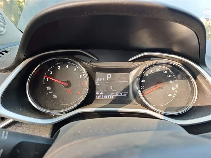 Фото 4 - Chevrolet Onix (Cavalier)