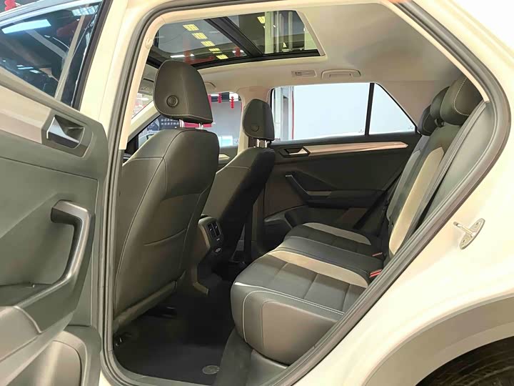 Фото 7 - Volkswagen T-Roc