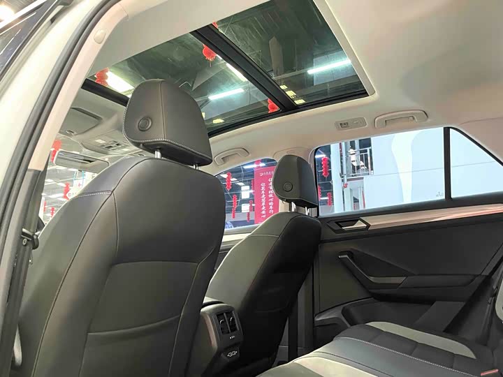 Фото 8 - Volkswagen T-Roc