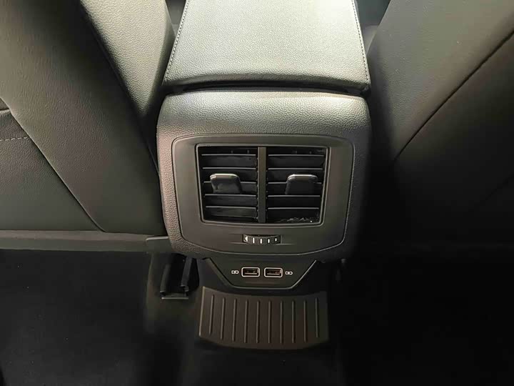 Фото 9 - Volkswagen T-Roc