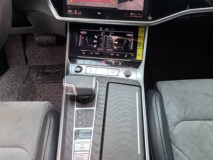 Фото 7 - Audi A6L