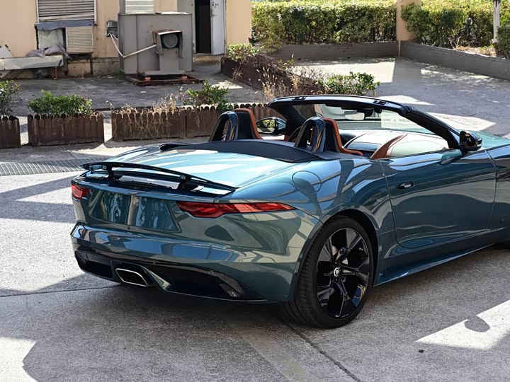 Фото 9 - Jaguar F-Type