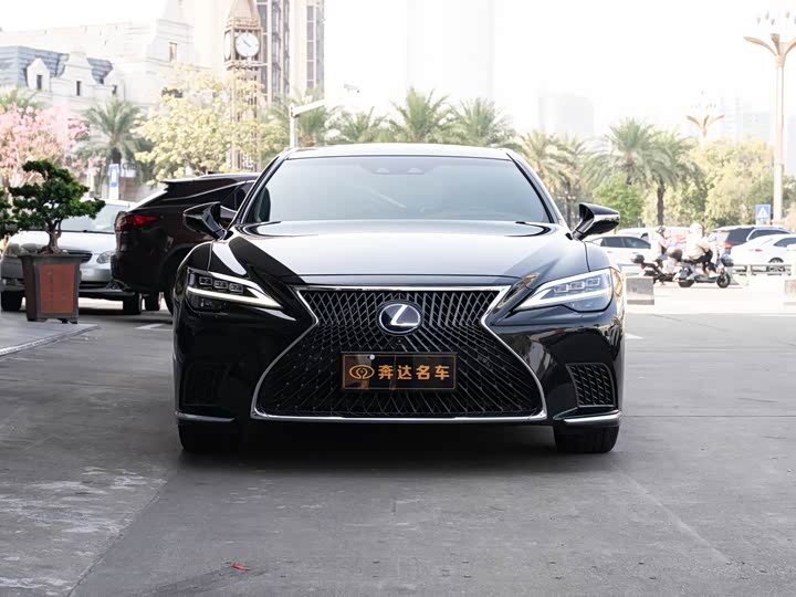 Фото 2 - Lexus LS