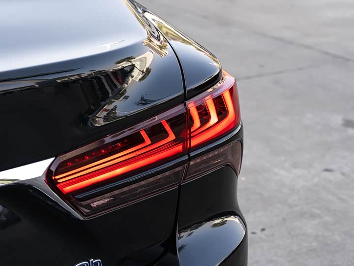 Фото 7 - Lexus LS