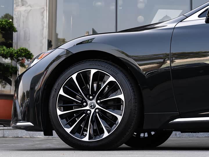 Фото 8 - Lexus LS