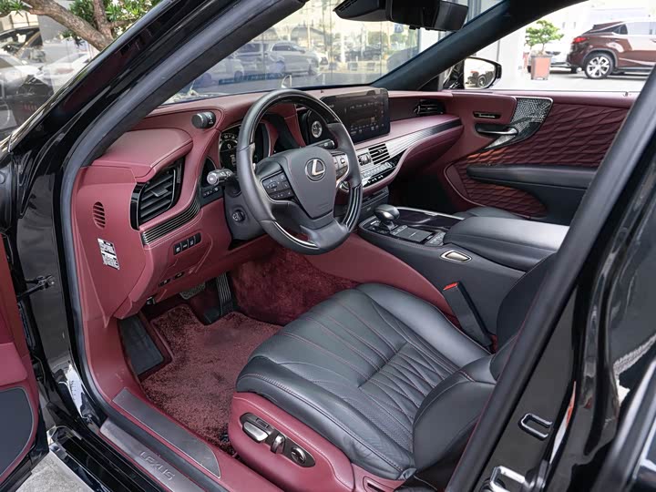 Фото 9 - Lexus LS