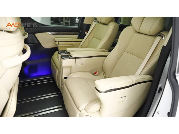 Фото 7 - Toyota Vellfire