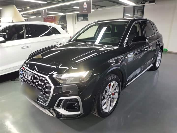 Фото 1 - Audi Q5L