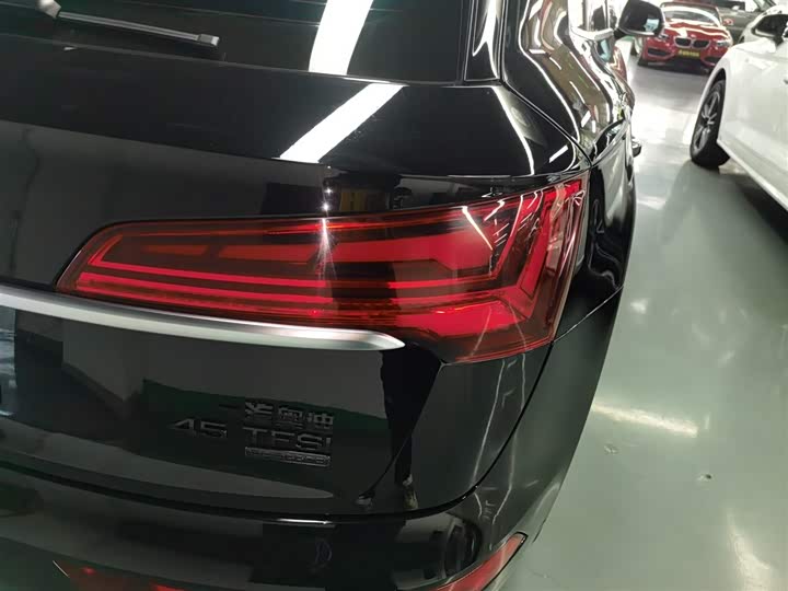 Фото 8 - Audi Q5L