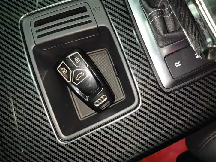 Фото 9 - Audi Q5L