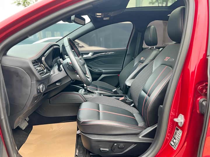 Фото 4 - Ford Focus