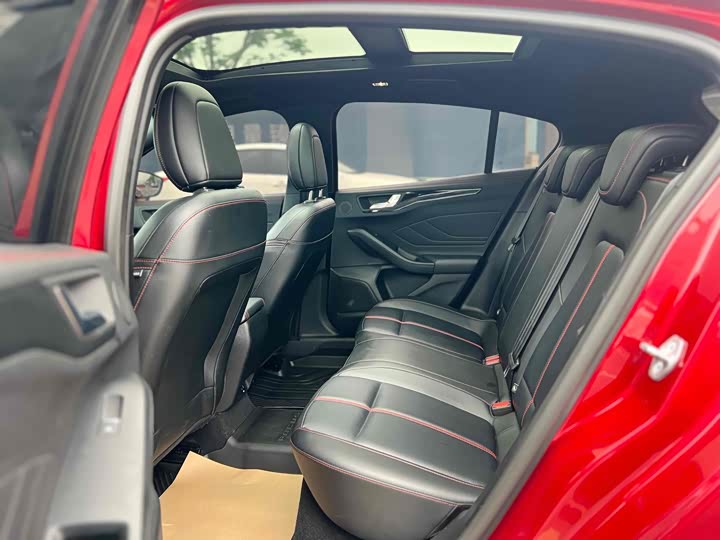 Фото 5 - Ford Focus