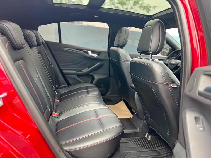 Фото 7 - Ford Focus