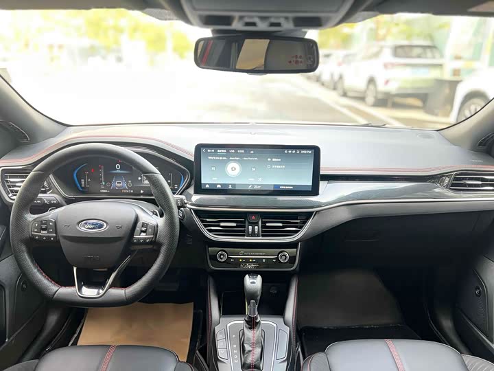 Фото 8 - Ford Focus