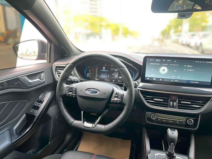 Фото 9 - Ford Focus