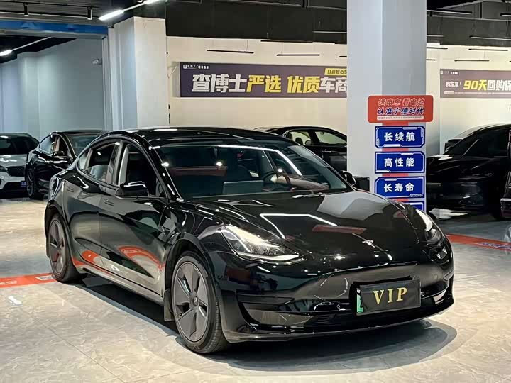 Фото 3 - Tesla Model 3