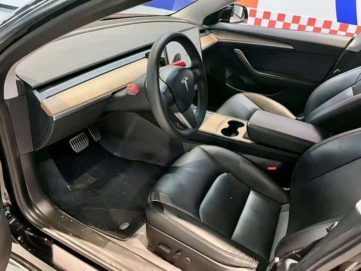 Фото 6 - Tesla Model 3