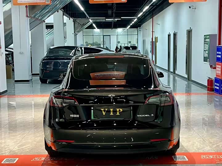 Фото 8 - Tesla Model 3