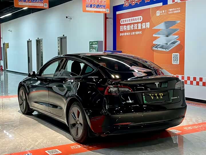 Фото 9 - Tesla Model 3