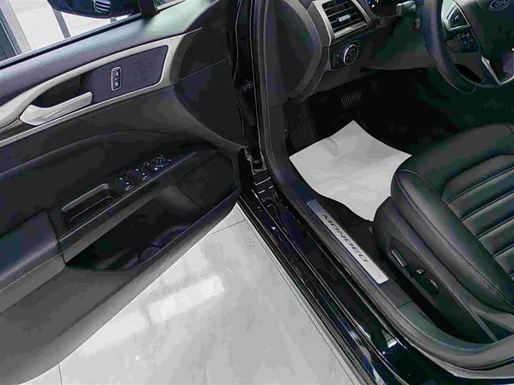 Фото 3 - Ford Mondeo