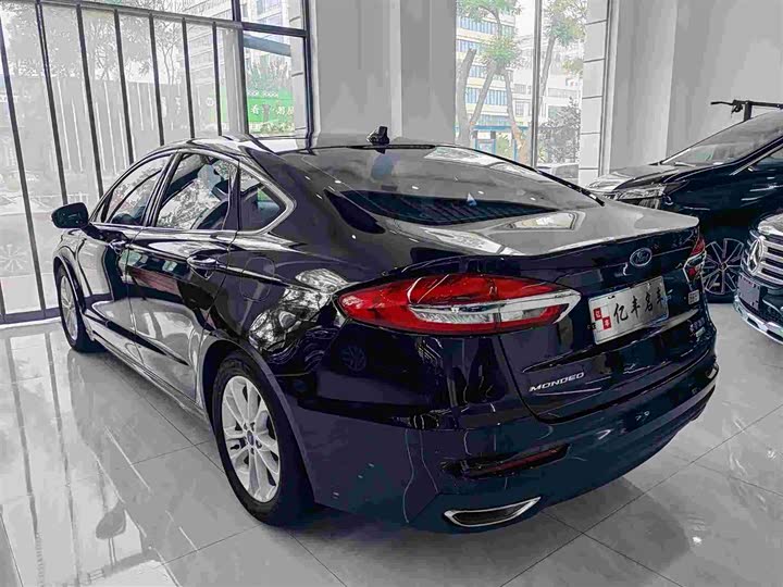 Фото 8 - Ford Mondeo