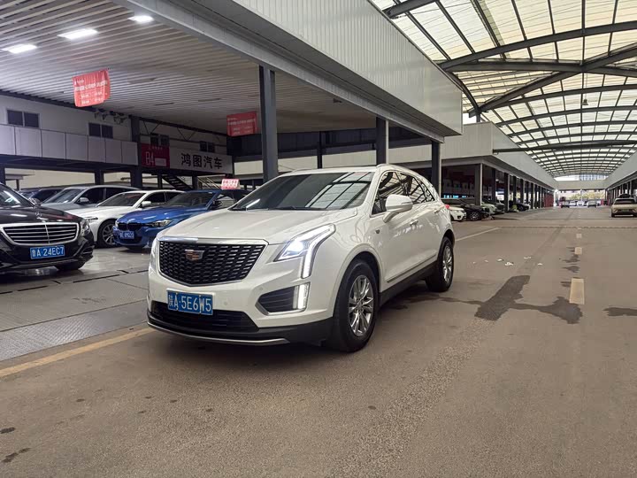 Фото 1 - Cadillac XT5