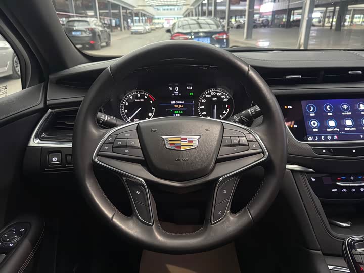 Фото 4 - Cadillac XT5