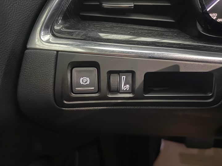 Фото 6 - Cadillac XT5