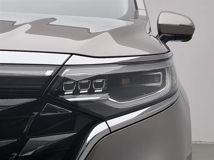 Фото 7 - Roewe iMax 8 EV