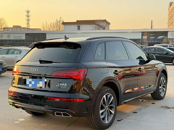 Фото 5 - Audi Q5L