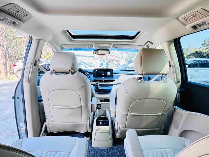 Фото 8 - Buick GL8 ES