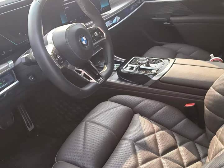 Фото 2 - BMW 7 Series