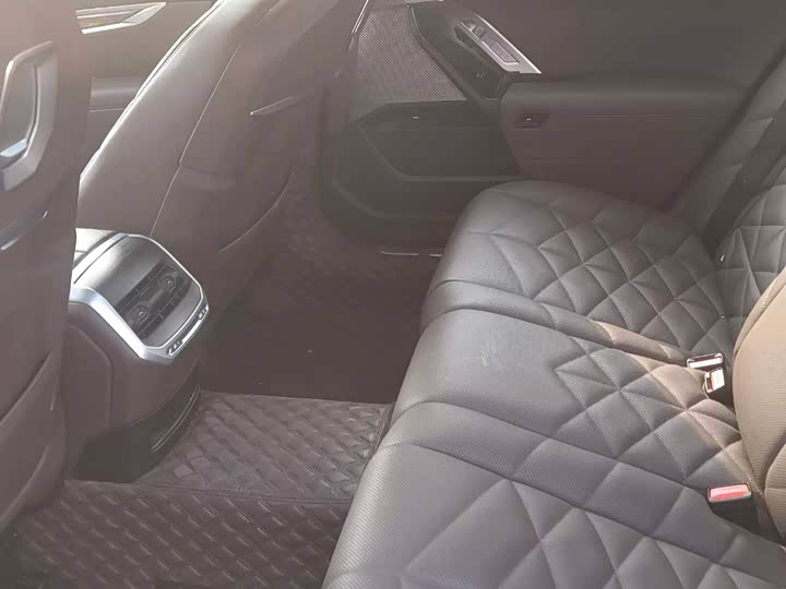 Фото 4 - BMW 7 Series