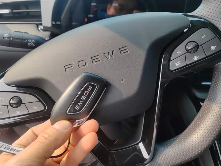 Фото 9 - Roewe i5