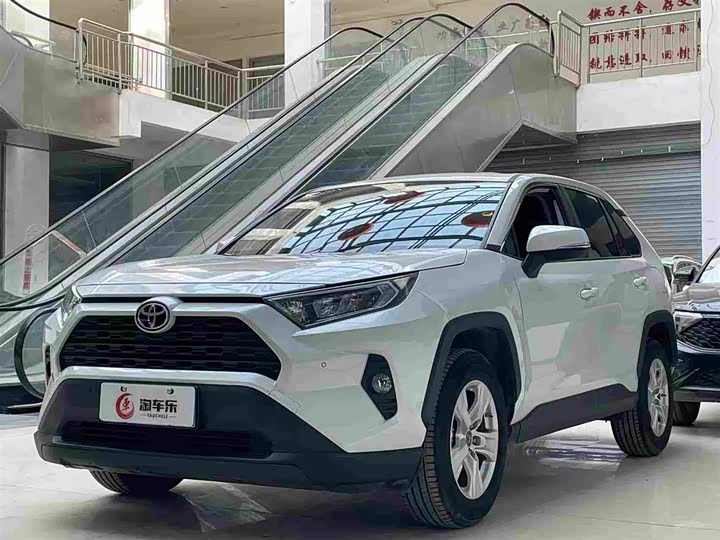 Фото 1 - Toyota RAV4