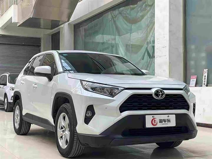 Фото 2 - Toyota RAV4