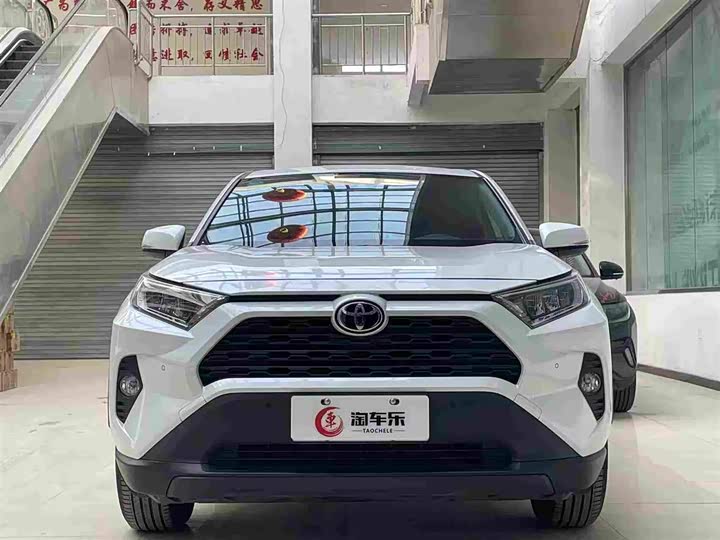 Фото 3 - Toyota RAV4