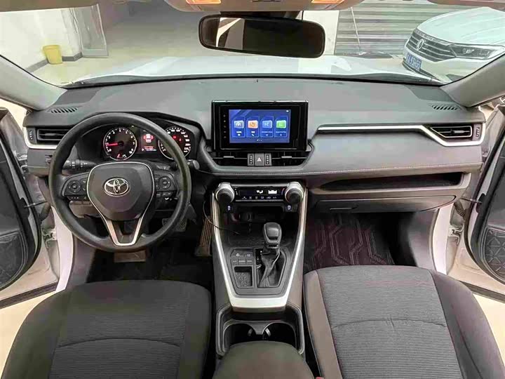 Фото 5 - Toyota RAV4