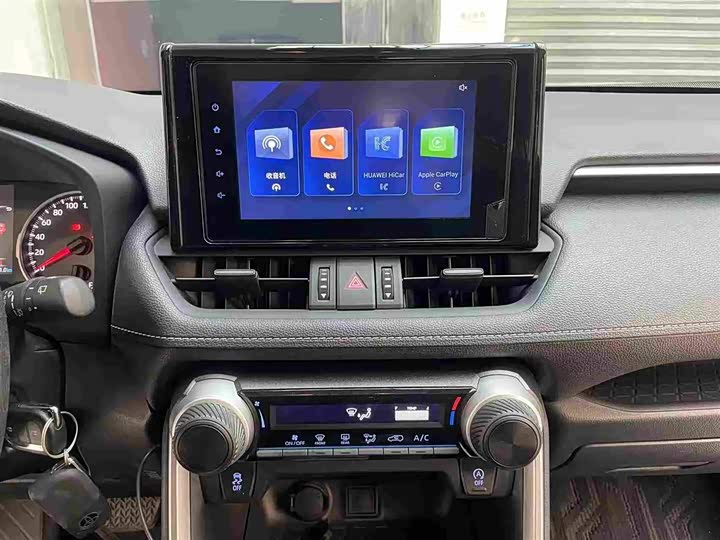 Фото 6 - Toyota RAV4