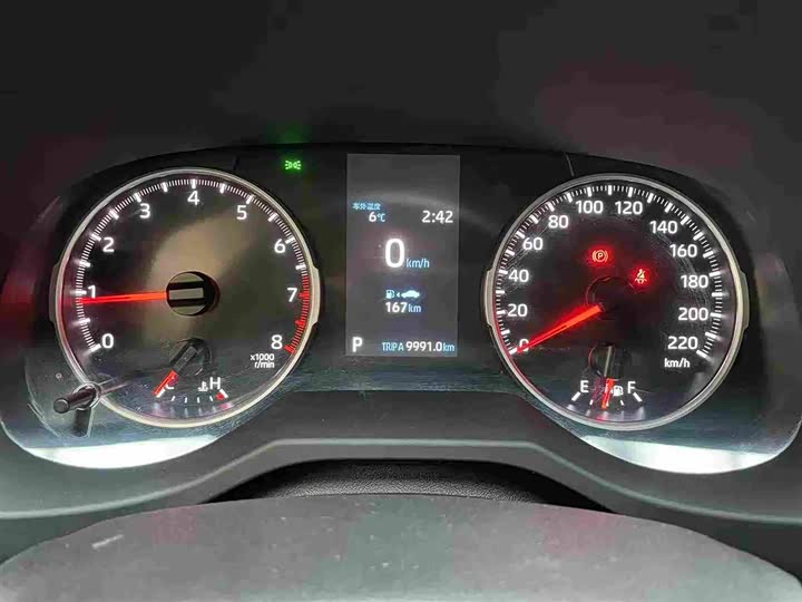 Фото 9 - Toyota RAV4