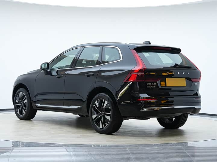 Фото 8 - Volvo XC60