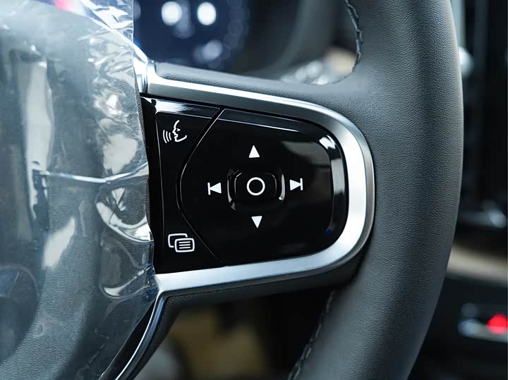 Фото 9 - Volvo XC60